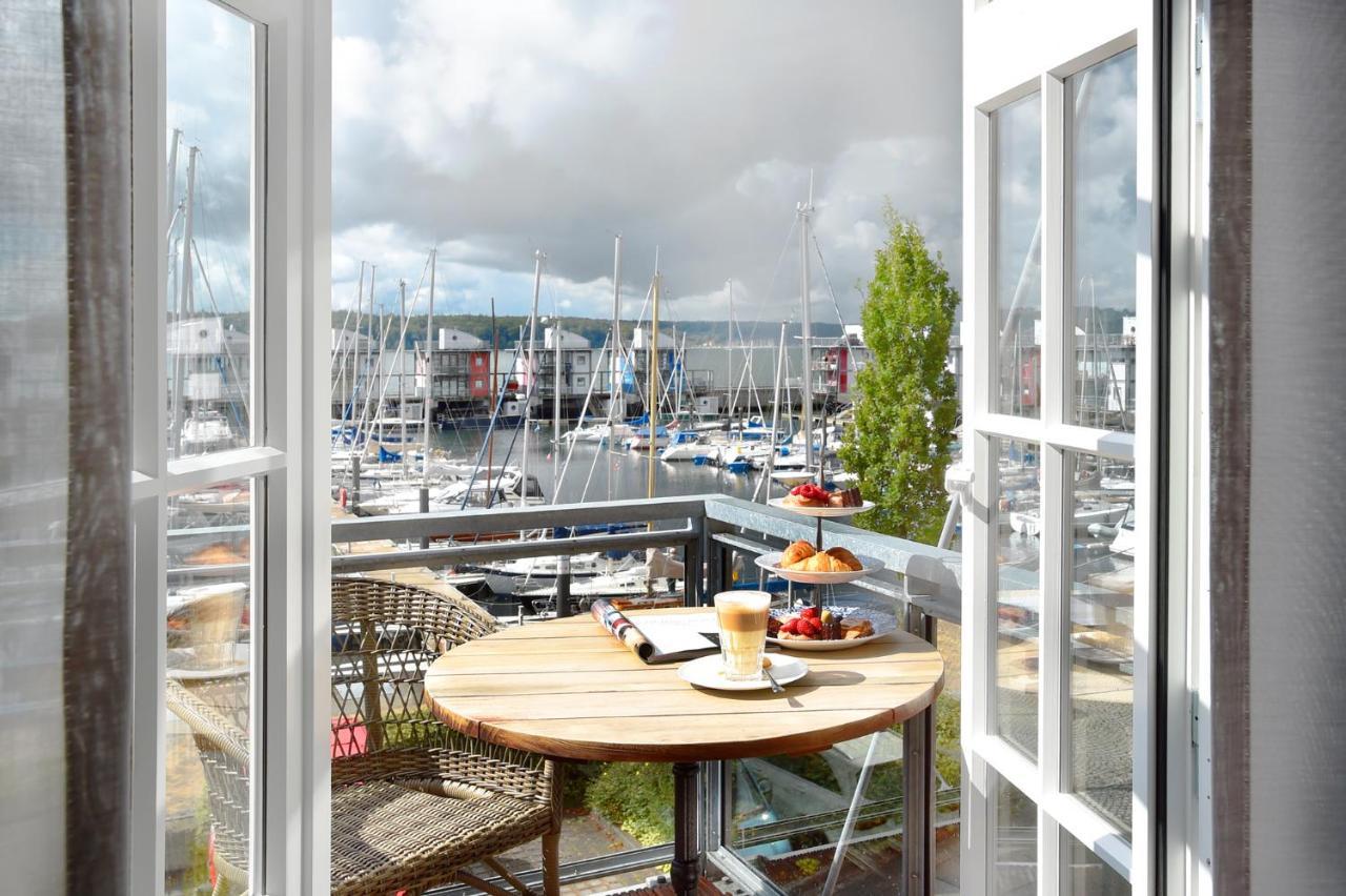 Das James Flensburgo Exterior foto View of the marina from the hotel